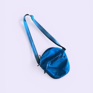 🇨🇦 ✨ EUC ✨ MEC crossbody bag